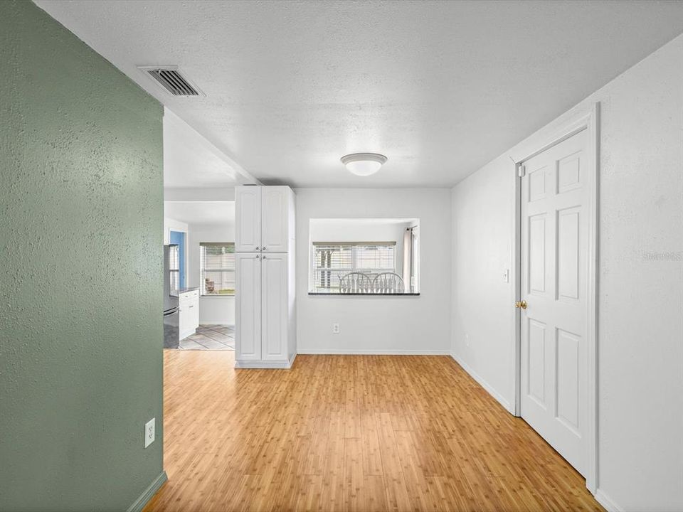 For Sale: $345,000 (2 beds, 2 baths, 1158 Square Feet)