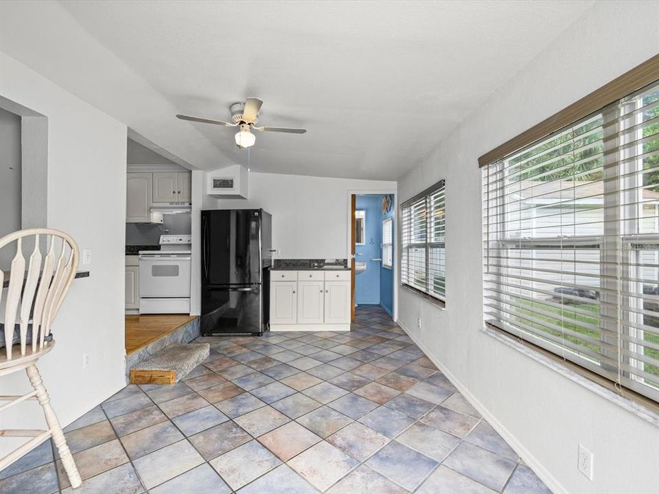 For Sale: $345,000 (2 beds, 2 baths, 1158 Square Feet)
