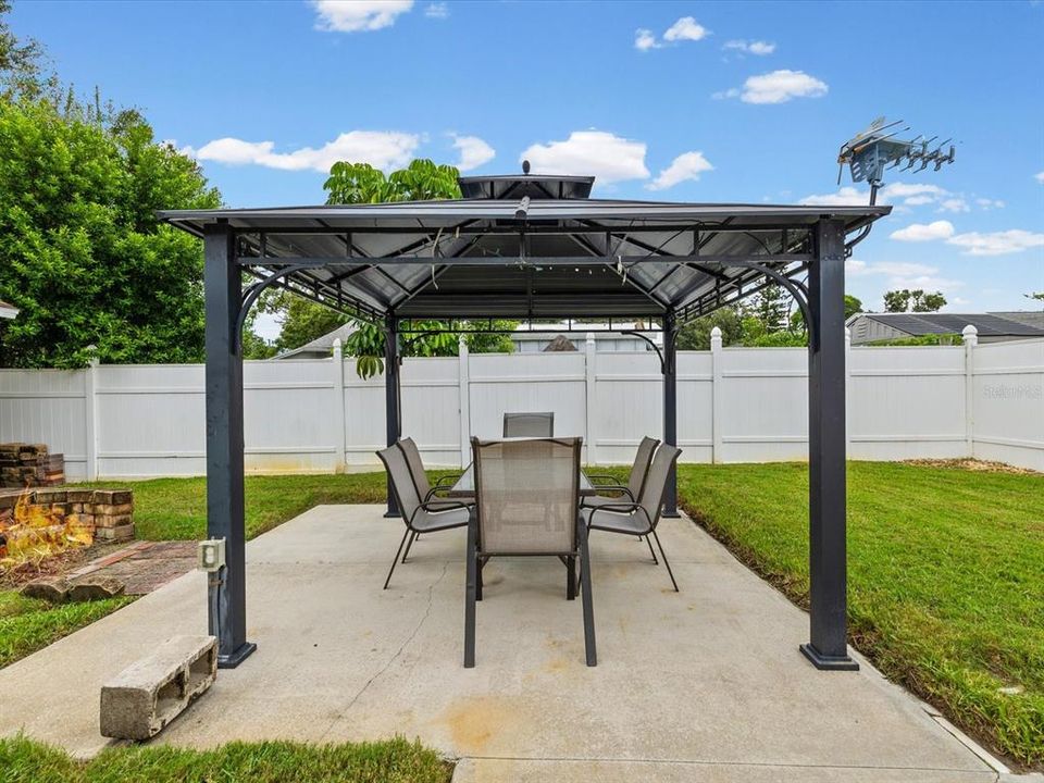 For Sale: $345,000 (2 beds, 2 baths, 1158 Square Feet)
