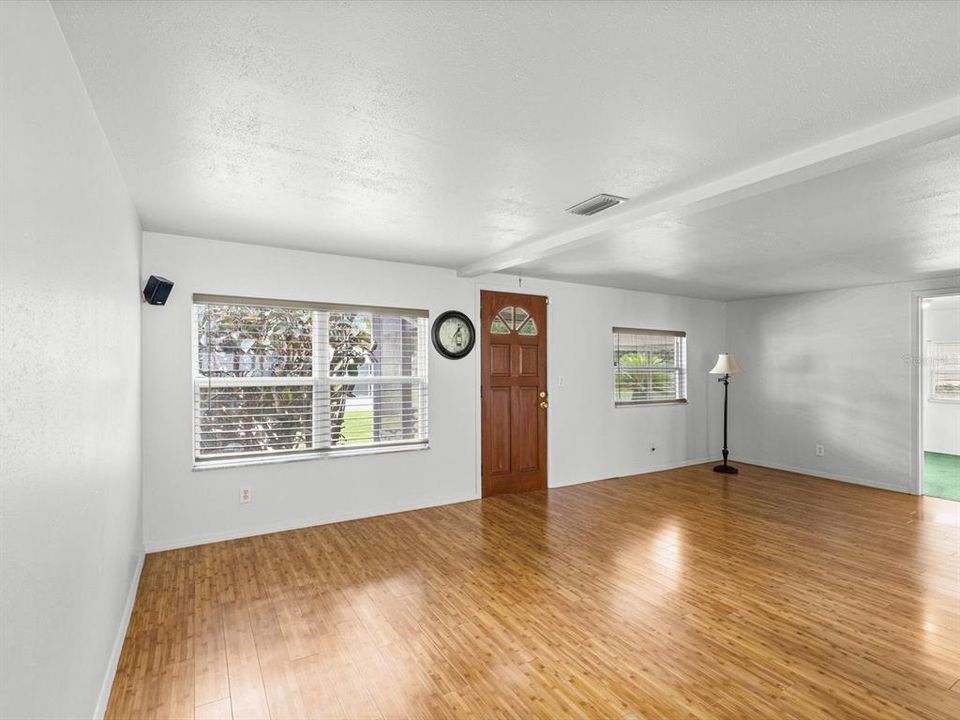 For Sale: $345,000 (2 beds, 2 baths, 1158 Square Feet)