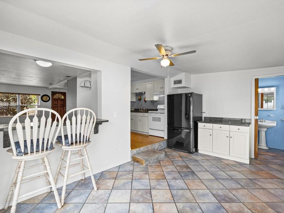 For Sale: $345,000 (2 beds, 2 baths, 1158 Square Feet)
