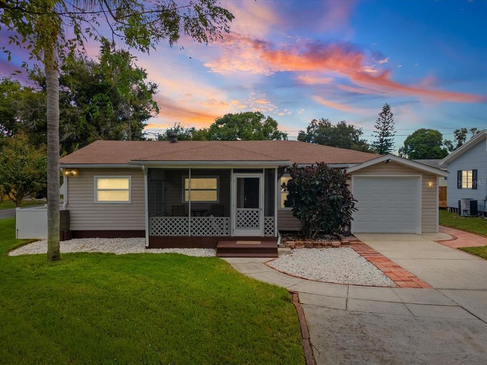 For Sale: $345,000 (2 beds, 2 baths, 1158 Square Feet)