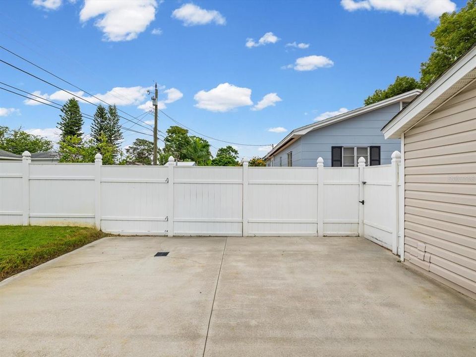 For Sale: $345,000 (2 beds, 2 baths, 1158 Square Feet)
