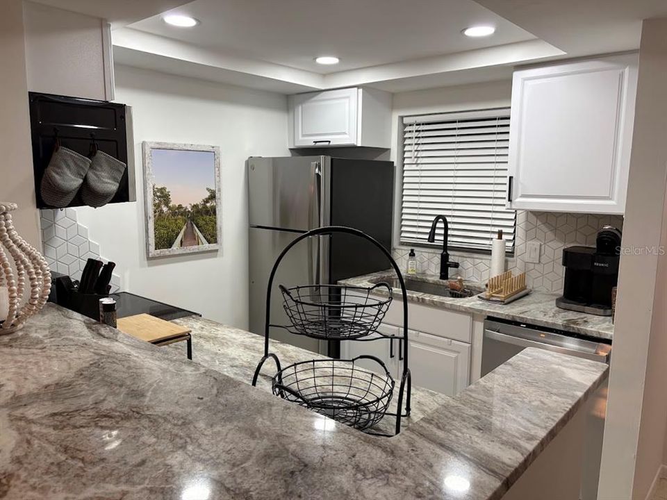 For Rent: $2,900 (1 beds, 1 baths, 745 Square Feet)