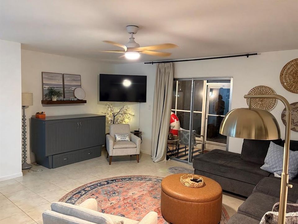 For Rent: $2,900 (1 beds, 1 baths, 745 Square Feet)