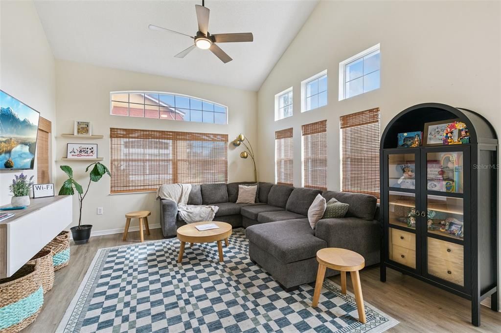 For Sale: $315,000 (4 beds, 3 baths, 1645 Square Feet)