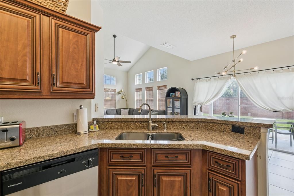 For Sale: $315,000 (4 beds, 3 baths, 1645 Square Feet)