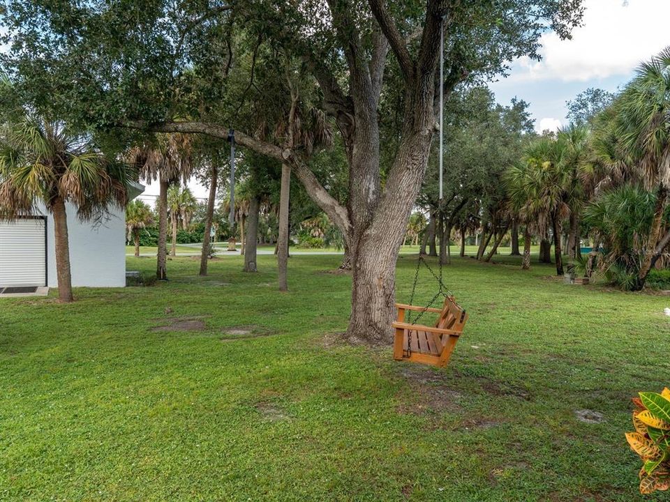 For Sale: $400,000 (2 beds, 3 baths, 1319 Square Feet)