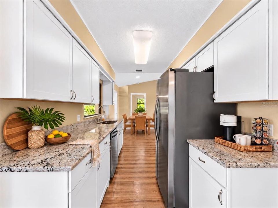 For Sale: $400,000 (2 beds, 3 baths, 1319 Square Feet)