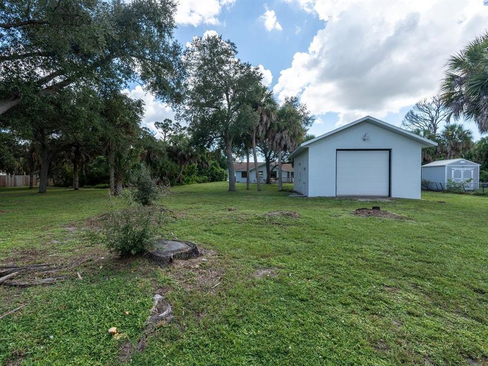 For Sale: $400,000 (2 beds, 3 baths, 1319 Square Feet)