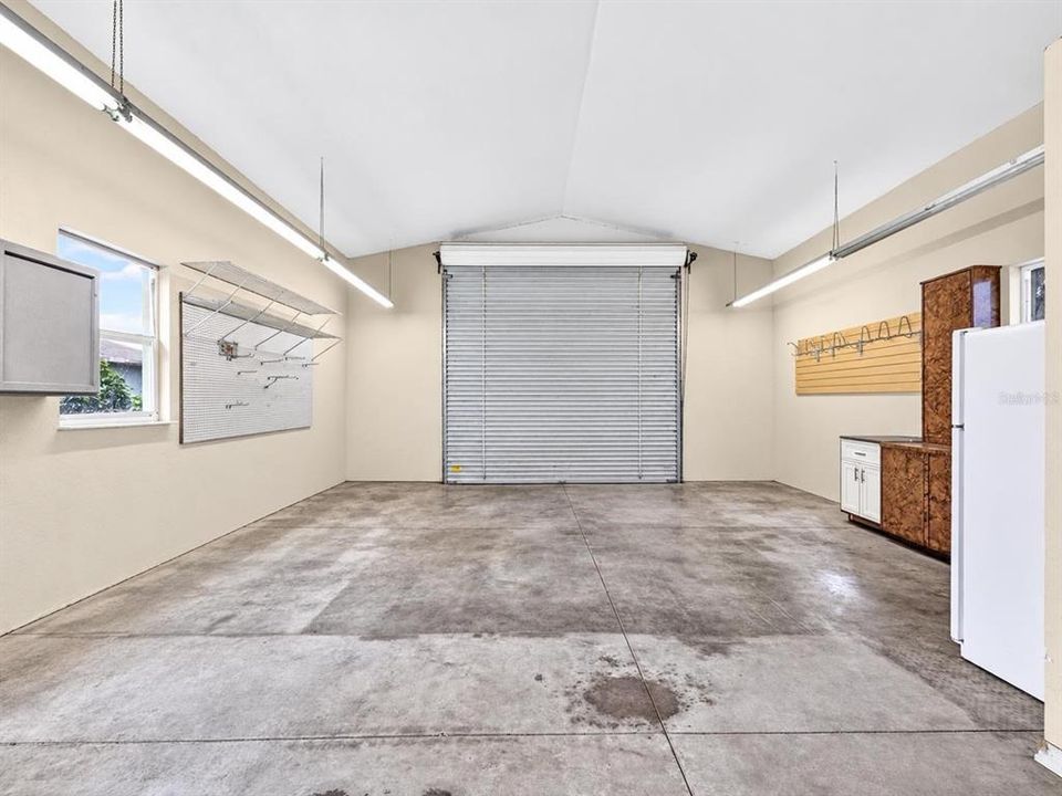 For Sale: $400,000 (2 beds, 3 baths, 1319 Square Feet)