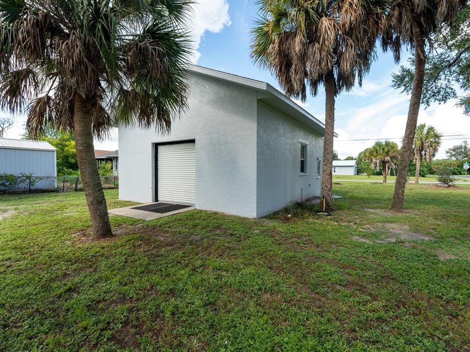 For Sale: $400,000 (2 beds, 3 baths, 1319 Square Feet)