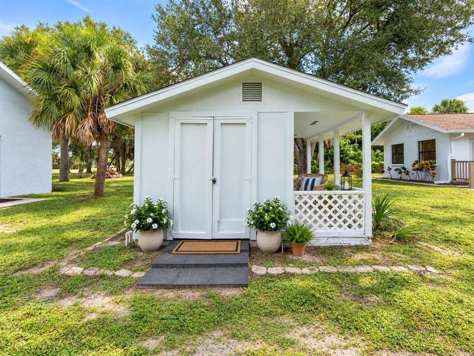 For Sale: $400,000 (2 beds, 3 baths, 1319 Square Feet)