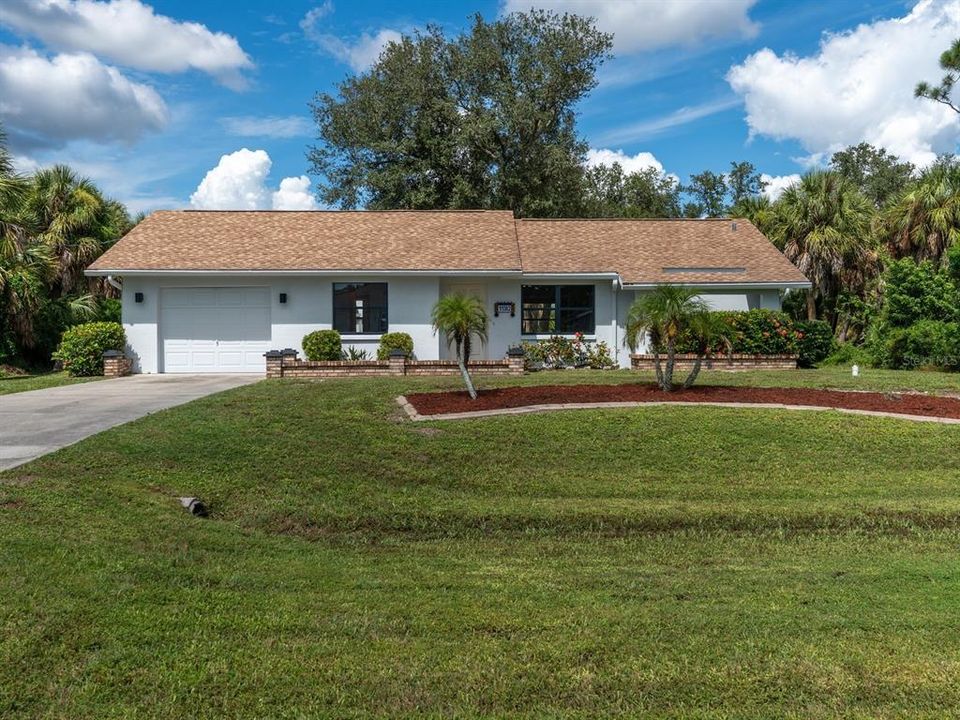 For Sale: $400,000 (2 beds, 3 baths, 1319 Square Feet)
