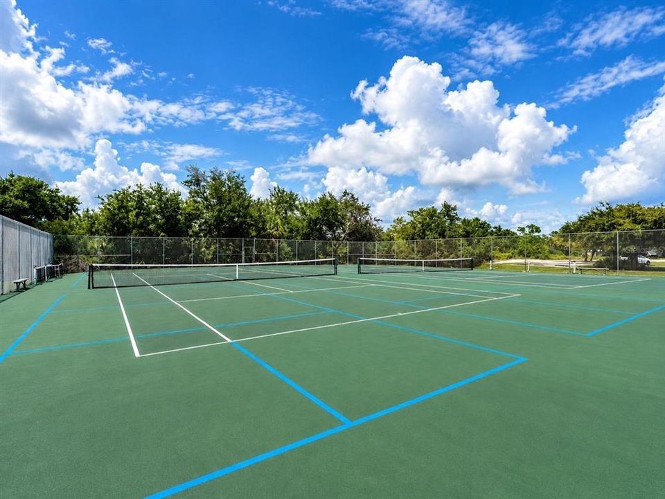 For Sale: $400,000 (2 beds, 3 baths, 1319 Square Feet)