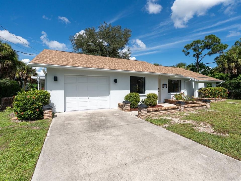 For Sale: $400,000 (2 beds, 3 baths, 1319 Square Feet)