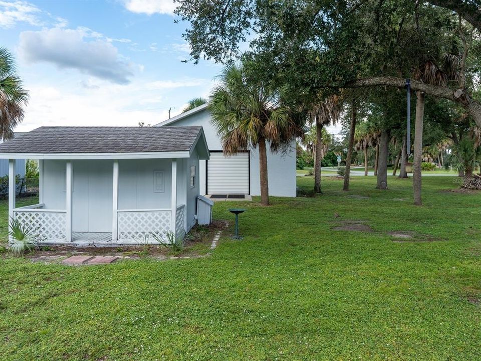For Sale: $400,000 (2 beds, 3 baths, 1319 Square Feet)