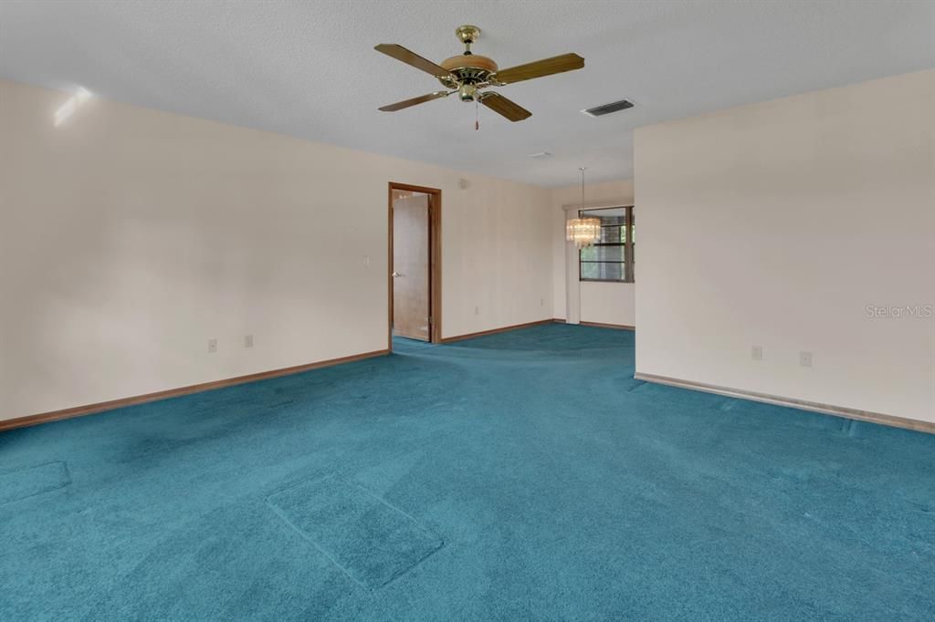 En Venta: $275,000 (2 camas, 2 baños, 1570 Pies cuadrados)