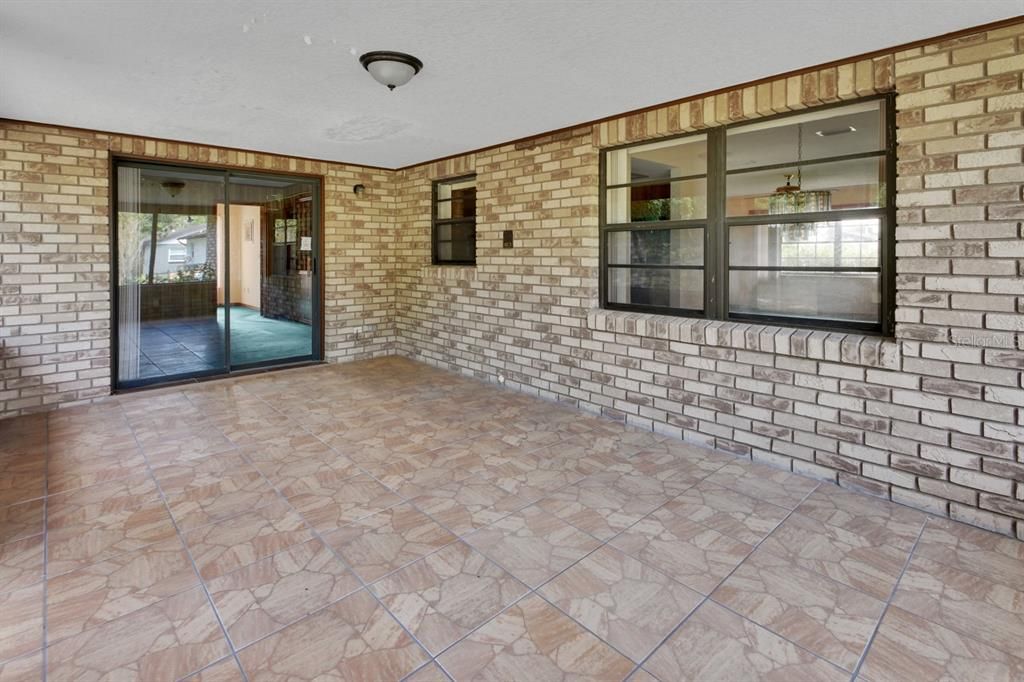 En Venta: $275,000 (2 camas, 2 baños, 1570 Pies cuadrados)