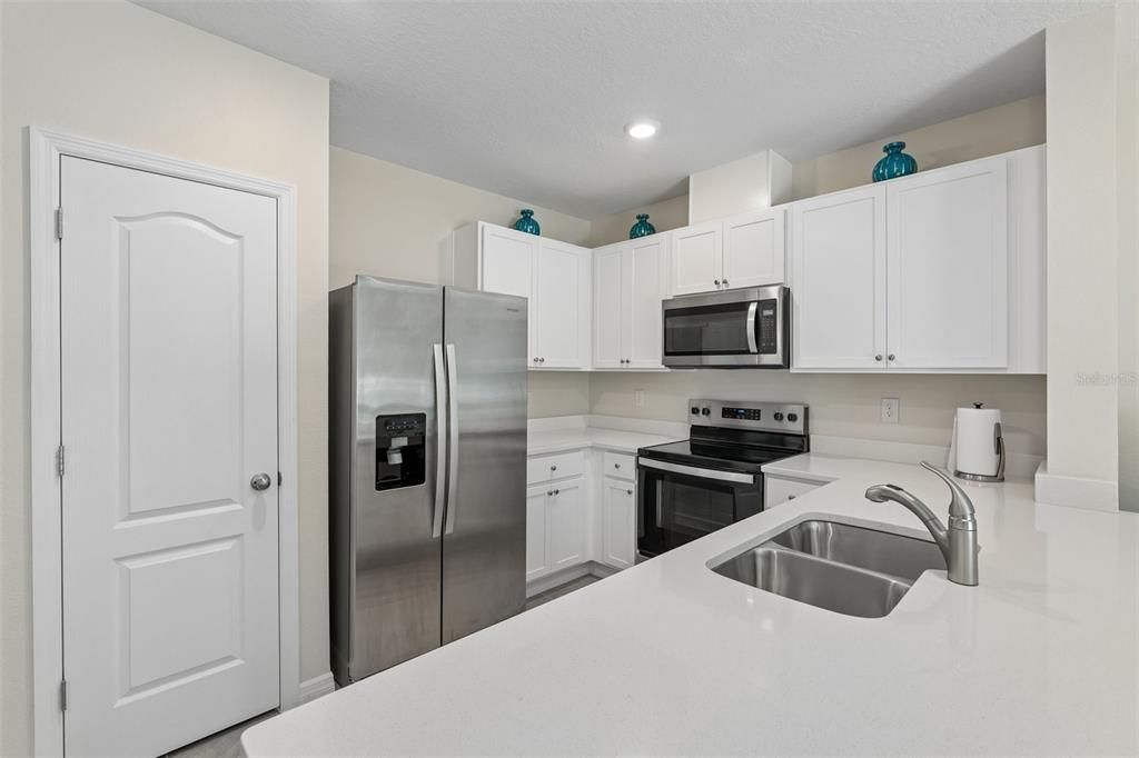 For Sale: $250,000 (3 beds, 2 baths, 1463 Square Feet)
