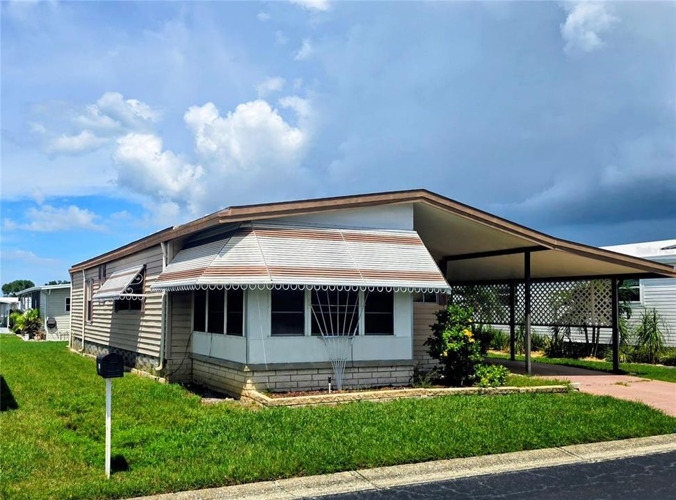 For Sale: $100,000 (2 beds, 2 baths, 960 Square Feet)