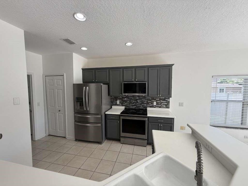 For Rent: $2,500 (3 beds, 2 baths, 1862 Square Feet)