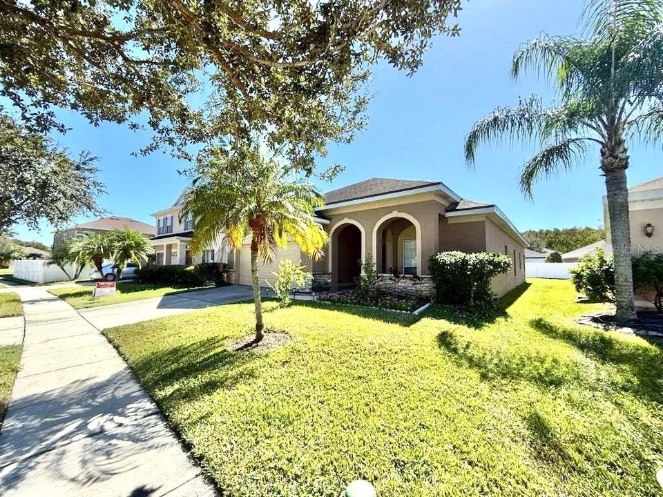 For Rent: $2,500 (3 beds, 2 baths, 1862 Square Feet)