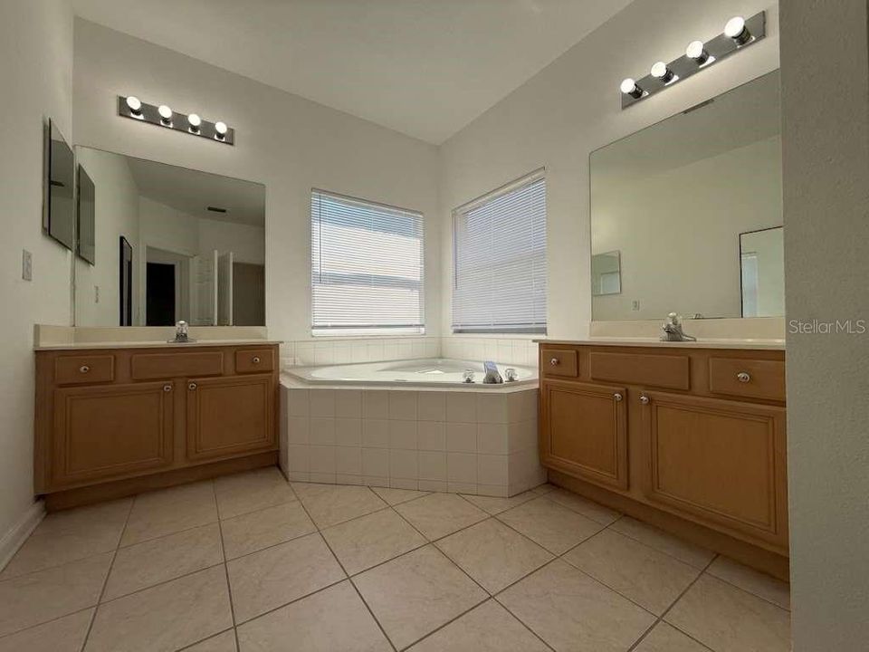 For Rent: $2,500 (3 beds, 2 baths, 1862 Square Feet)