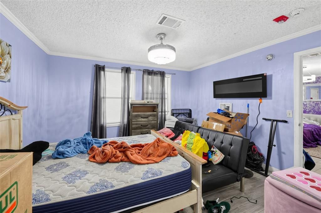 For Sale: $271,000 (3 beds, 2 baths, 1144 Square Feet)