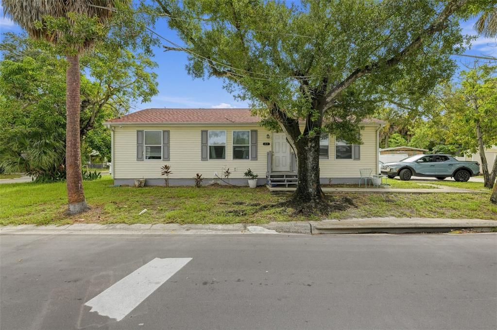 For Sale: $271,000 (3 beds, 2 baths, 1144 Square Feet)