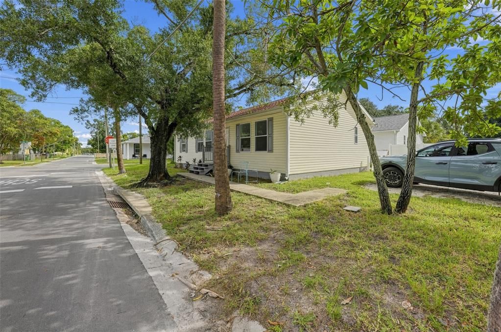 For Sale: $271,000 (3 beds, 2 baths, 1144 Square Feet)