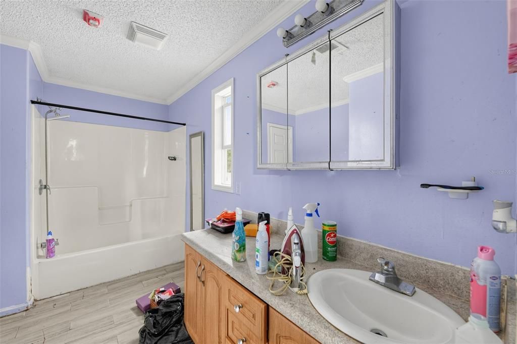 For Sale: $271,000 (3 beds, 2 baths, 1144 Square Feet)