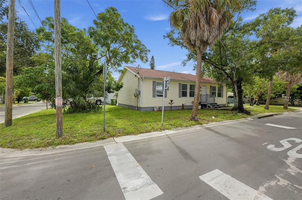 For Sale: $271,000 (3 beds, 2 baths, 1144 Square Feet)