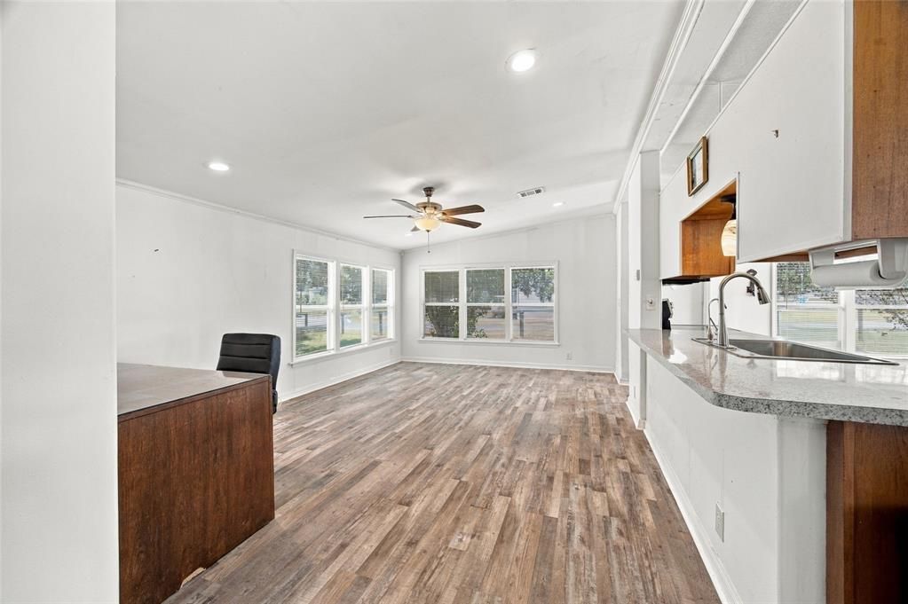 For Sale: $179,000 (3 beds, 2 baths, 1728 Square Feet)