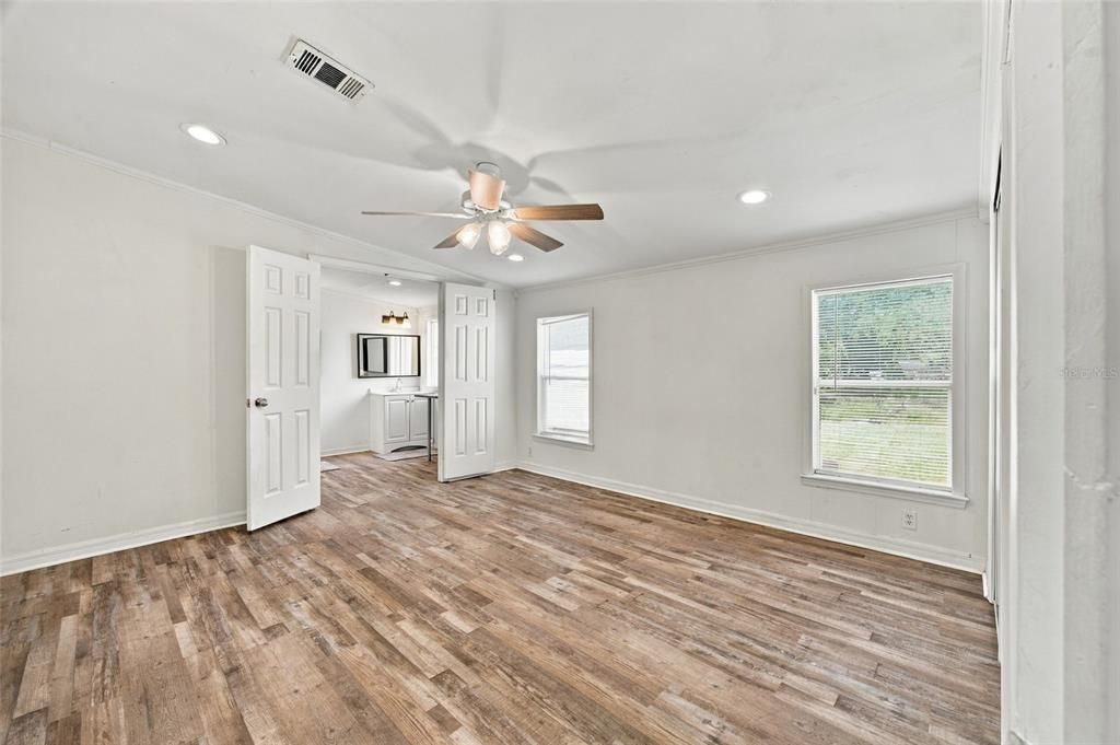 For Sale: $179,000 (3 beds, 2 baths, 1728 Square Feet)