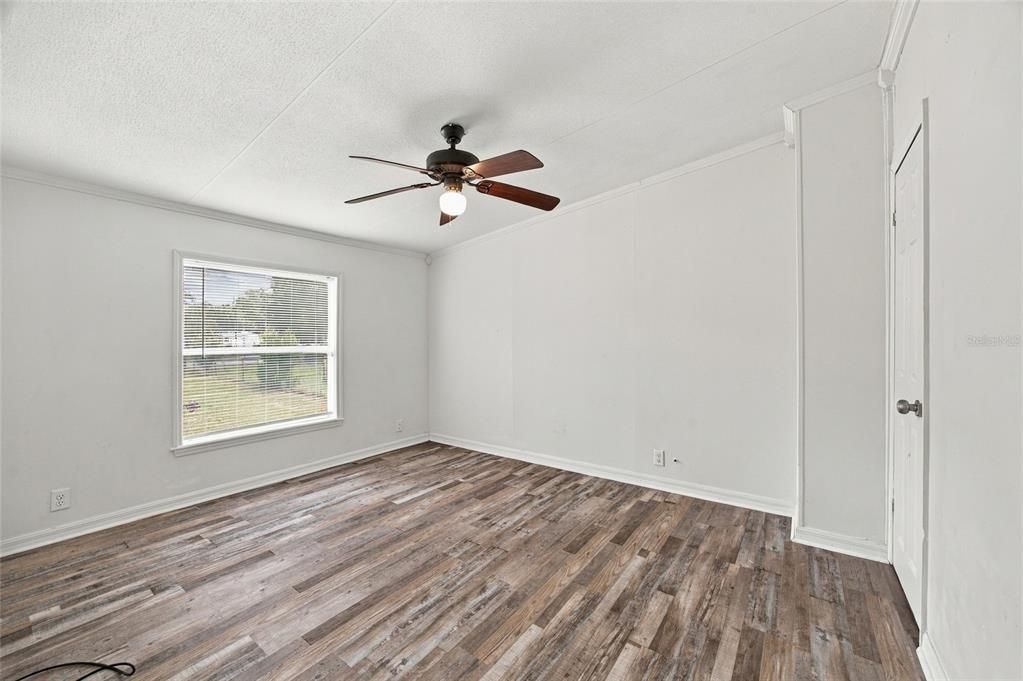 For Sale: $179,000 (3 beds, 2 baths, 1728 Square Feet)