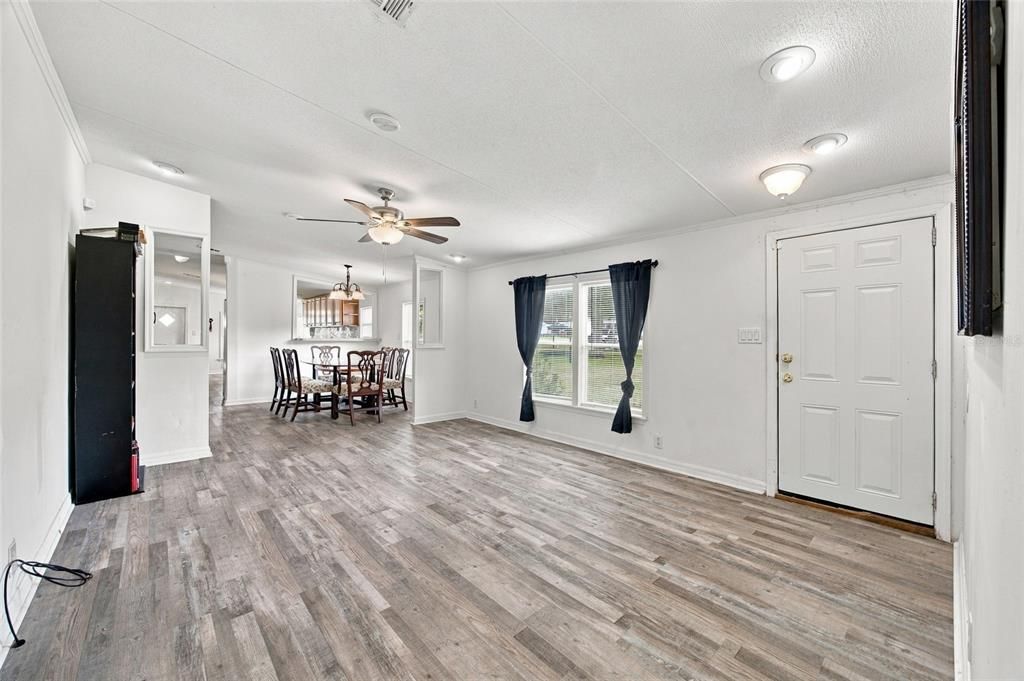 For Sale: $179,000 (3 beds, 2 baths, 1728 Square Feet)