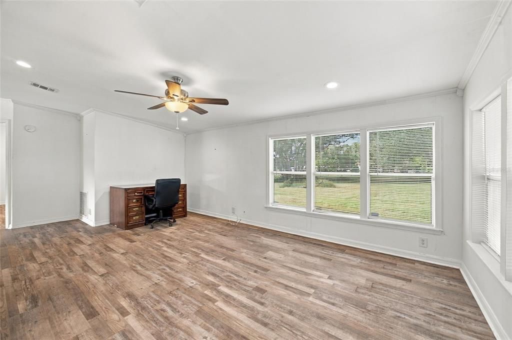 For Sale: $179,000 (3 beds, 2 baths, 1728 Square Feet)