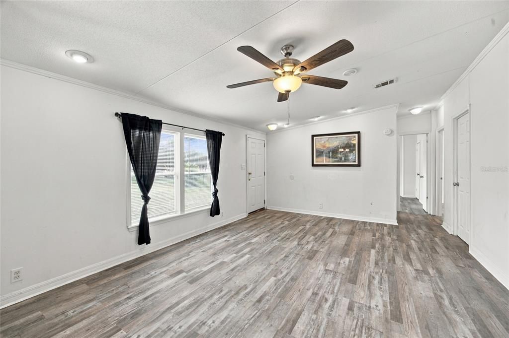 For Sale: $179,000 (3 beds, 2 baths, 1728 Square Feet)