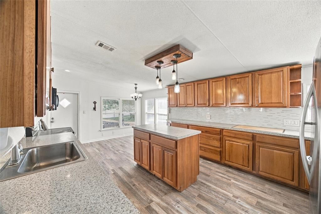 For Sale: $179,000 (3 beds, 2 baths, 1728 Square Feet)