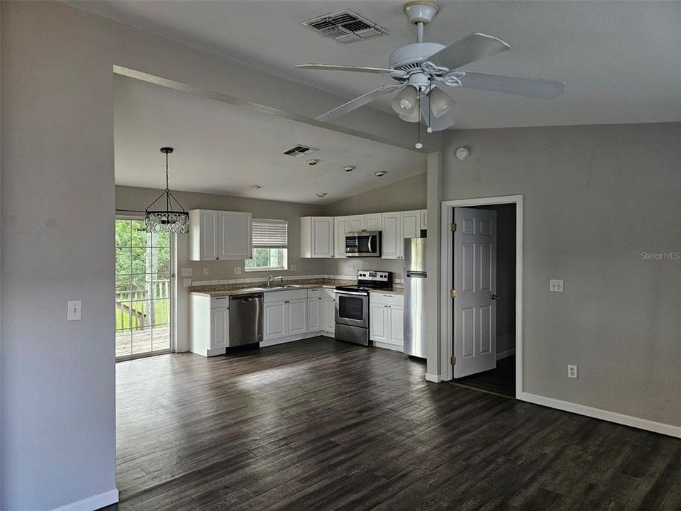 For Rent: $1,900 (3 beds, 2 baths, 1056 Square Feet)