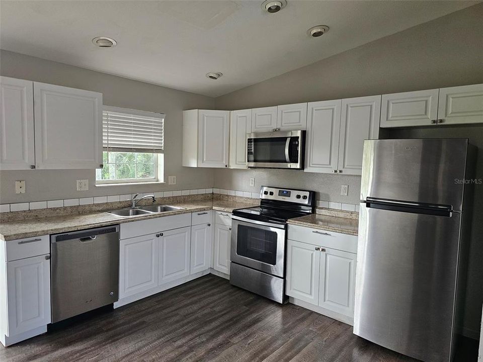 For Rent: $1,900 (3 beds, 2 baths, 1056 Square Feet)