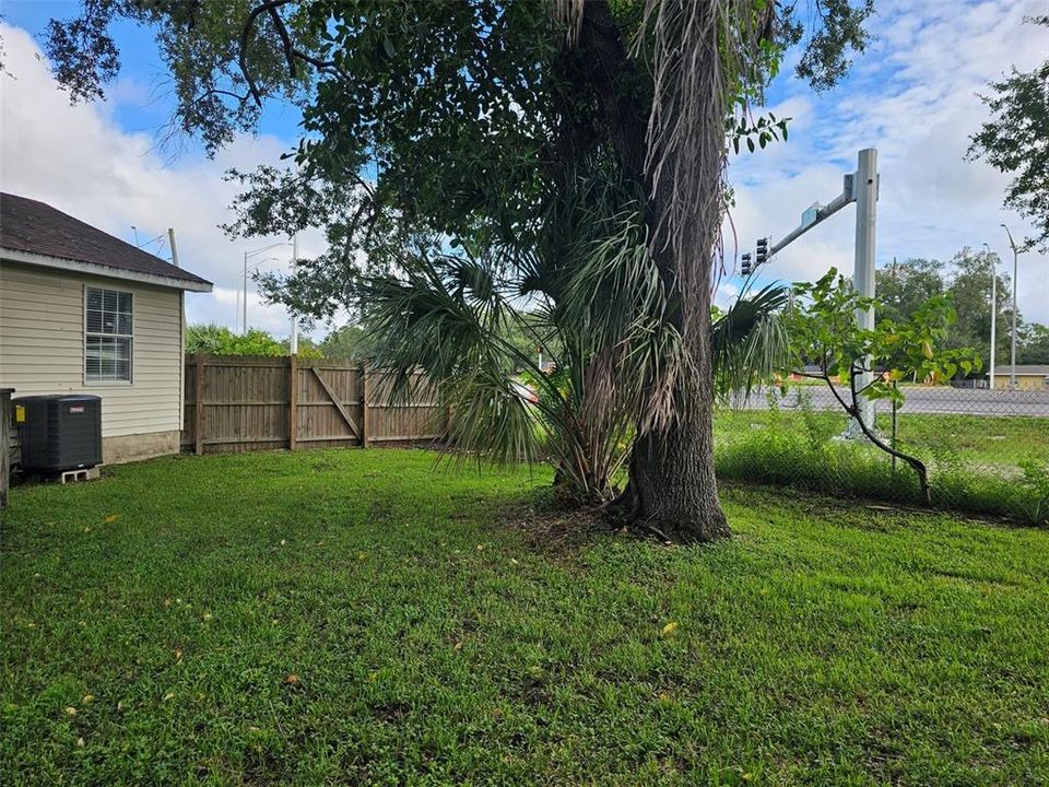 For Rent: $1,900 (3 beds, 2 baths, 1056 Square Feet)