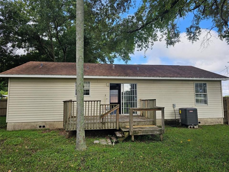 For Rent: $1,900 (3 beds, 2 baths, 1056 Square Feet)