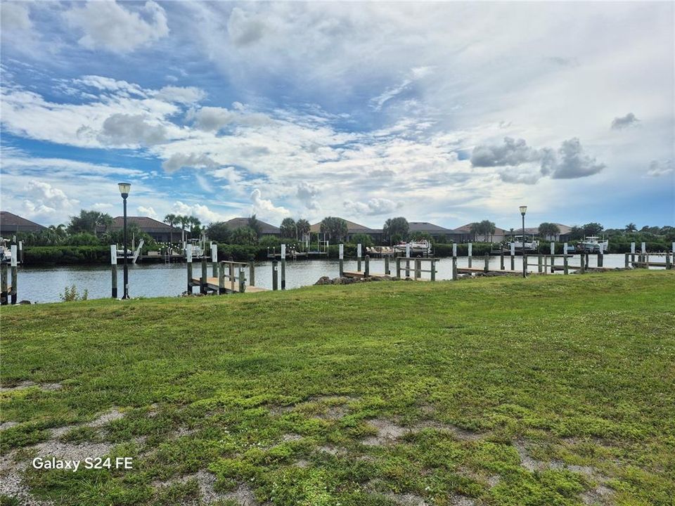 For Sale: $99,000 (2 beds, 2 baths, 784 Square Feet)