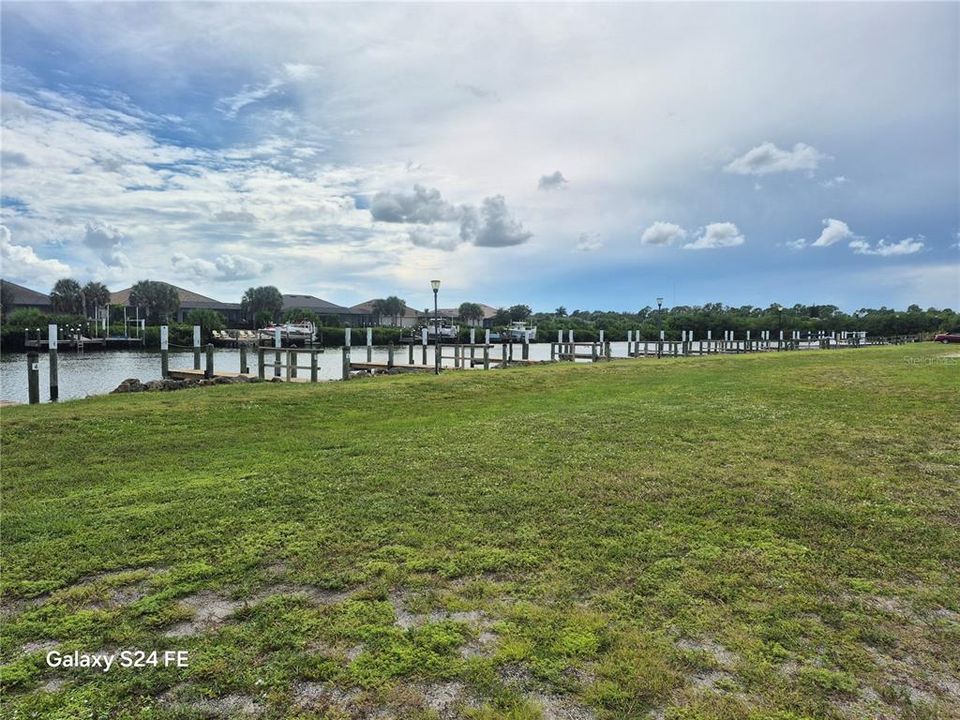 For Sale: $99,000 (2 beds, 2 baths, 784 Square Feet)