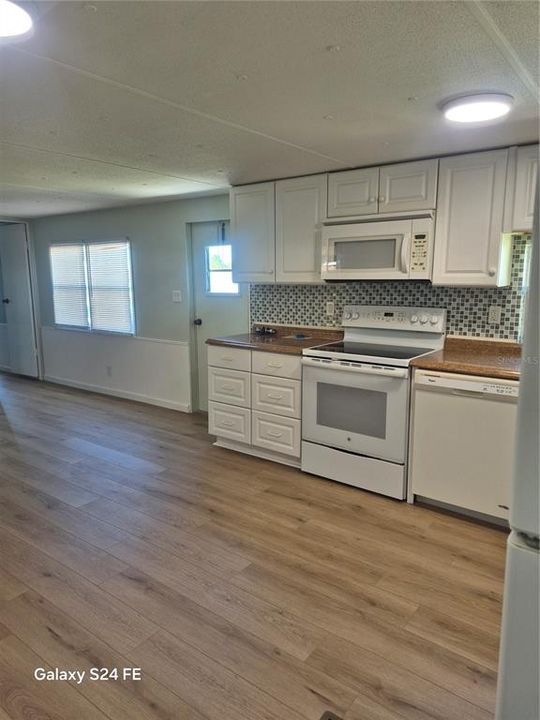 For Sale: $99,000 (2 beds, 2 baths, 784 Square Feet)