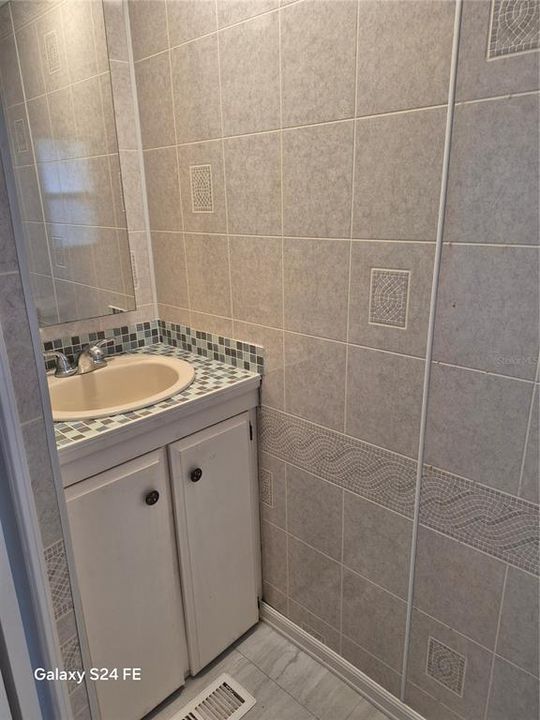 For Sale: $99,000 (2 beds, 2 baths, 784 Square Feet)