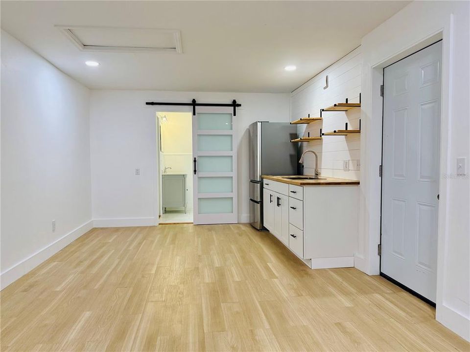 В аренду: $1,350 (0 спален, 1 ванн, 1212 Квадратных фут)