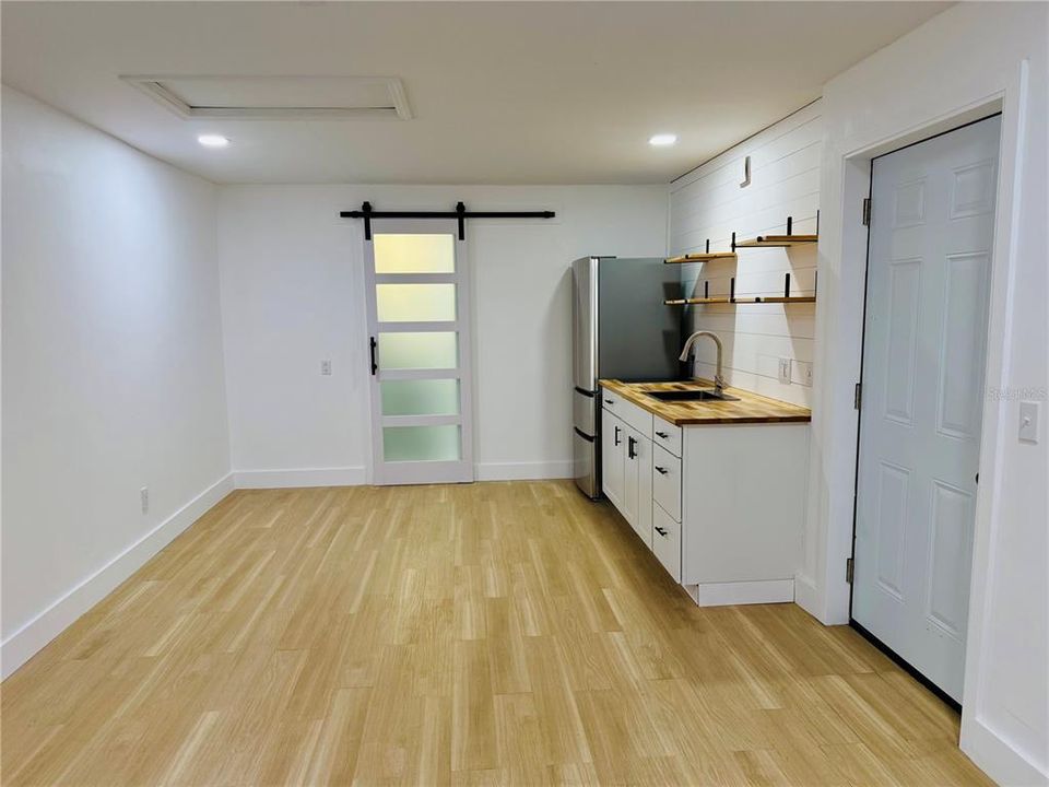 В аренду: $1,350 (0 спален, 1 ванн, 1212 Квадратных фут)